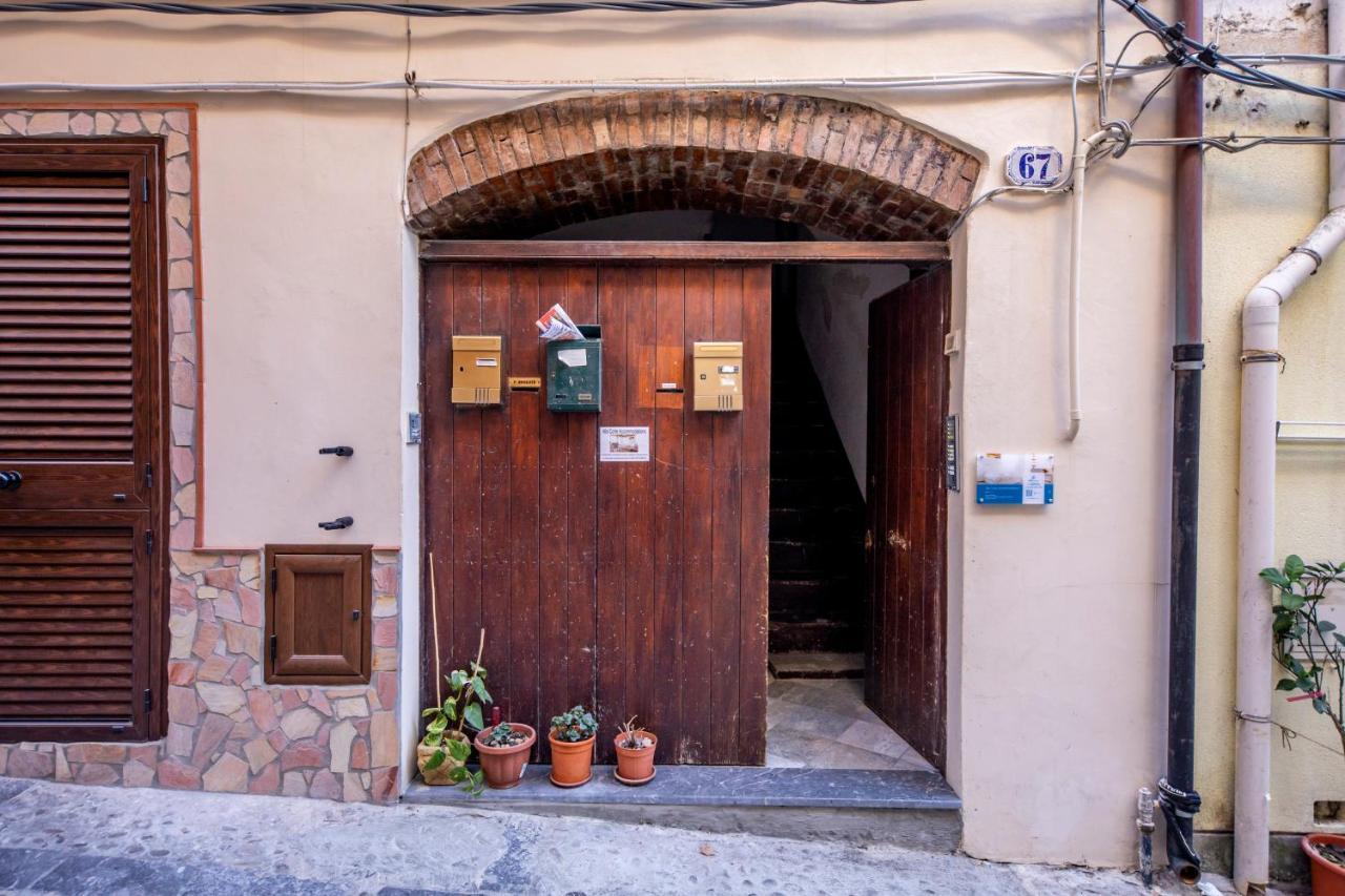 La Stalla チェファル エクステリア 写真